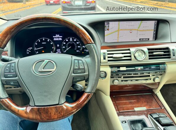 JTHBL5EF2H5143975 2017 LEXUS LS Gold Widok komory silnika