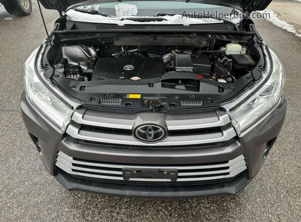 5TDJZRFH3JS556605 2018 TOYOTA HIGHLANDER Gray Widok deski rozdzielczej