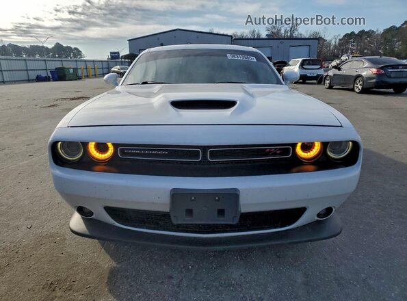 2C3CDZBT2LH130931 2020 DODGE CHALLENGER Белый Вид сзади