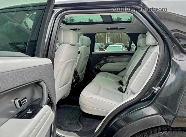 SAL1P9EU4PA135253 2023 LAND ROVER RANGE Черный Вид салона спереди