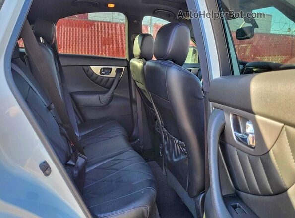 JN8CS1MW2HM411677 2017 INFINITI QX70 White Вид салону спереду