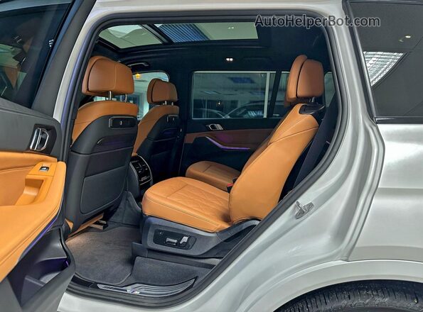5UX23EM02T9158734 2026 BMW X7 Белый 