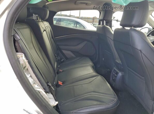 3FMTK3R78RMA18406 2024 FORD MUSTANG MACH-E PREMI Белый Вид задней части салона