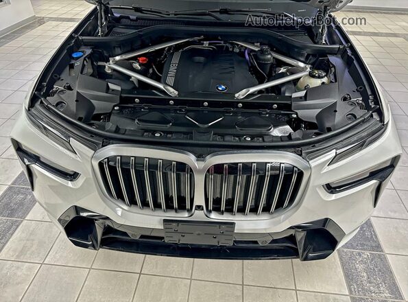 5UX23EM02T9158734 2026 BMW X7 Белый Вид панели приборов
