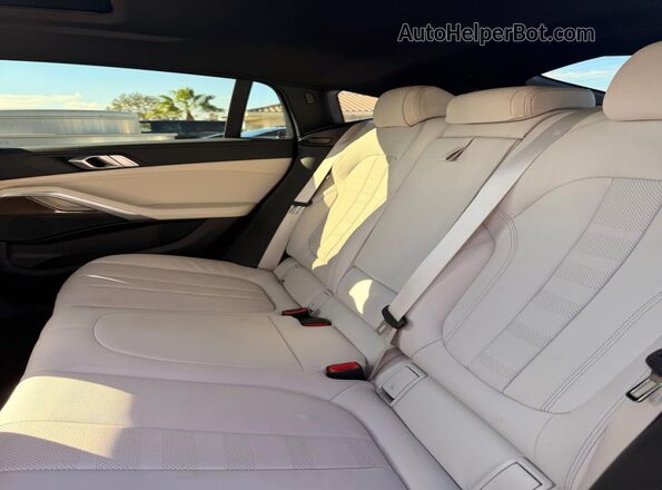 5UXCY6C05N9M64388 2022 BMW X6 Синий Вид салона спереди