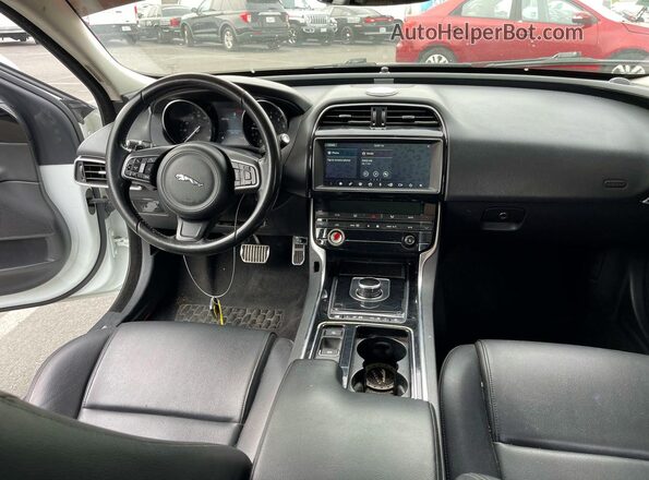 SAJAR4FX7KCP52805 2019 JAGUAR XF White Vista de los asientos traseros