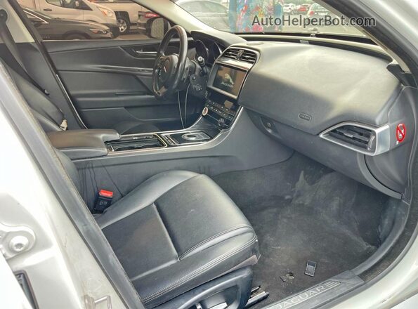 SAJAR4FX7KCP52805 2019 JAGUAR XF White Vista trasera