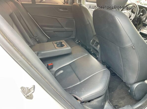 SAJAR4FX7KCP52805 2019 JAGUAR XF White Vista interior delantera