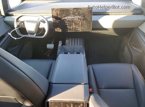 7G2CEHED7RA033076 2024 TESLA CYBERTRUCK Серебряный Вид щитка приборов