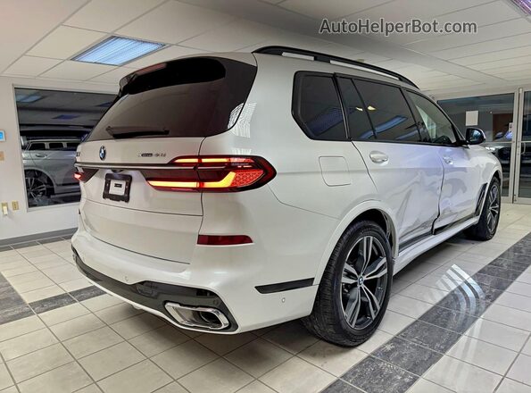 5UX23EM02T9158734 2026 BMW X7 Белый Вид спереди