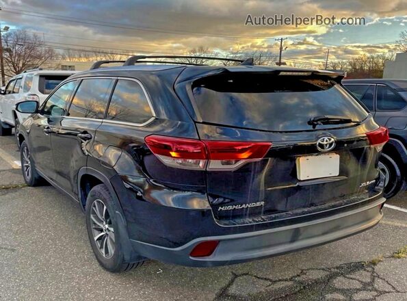 5TDJZRFH7KS599622 2019 TOYOTA LE Черный Передняя правая четверть