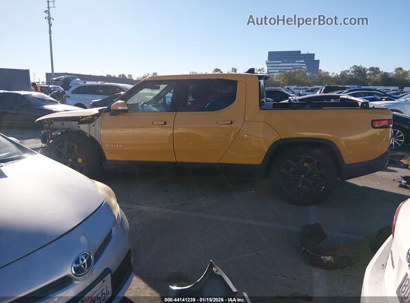 7FCTGAAA2PN019677 2023 RIVIAN R1T Желтый 