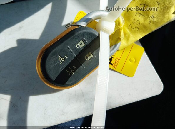 7FCTGAAA2PN019677 2023 RIVIAN R1T Желтый Вид панели приборов