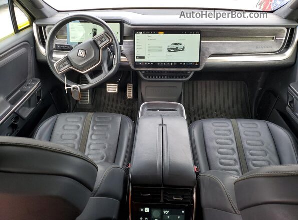 7FCTGAAA5PN021777 2023 RIVIAN R1T Белый Вид панели приборов