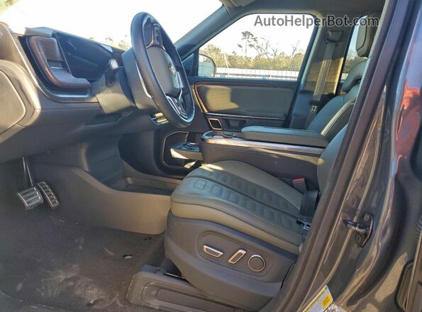 7FCTGAAA9PN019983 2023 RIVIAN R1T Charcoal Widok wnętrza z przodu