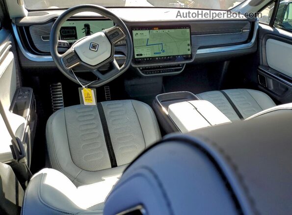 7FCTGAAA9PN020650 2023 RIVIAN R1T Зеленый Вид панели приборов
