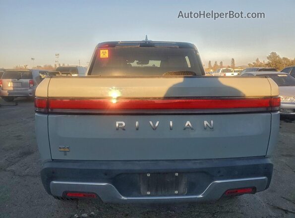 7FCTGAAAXNN006947 2022 RIVIAN R1T Silver Вид ззаду
