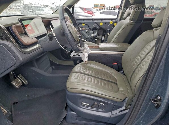 7FCTGAAL3NN004443 2022 RIVIAN R1T Gray Вид салону спереду