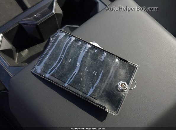 7G2CEHED0RA013462 2024 TESLA CYBERTRUCK Black Widok deski rozdzielczej