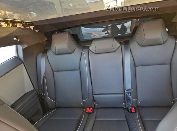 7G2CEHED0SA079712 2025 TESLA CYBERTRUCK Серебряный Вид щитка приборов