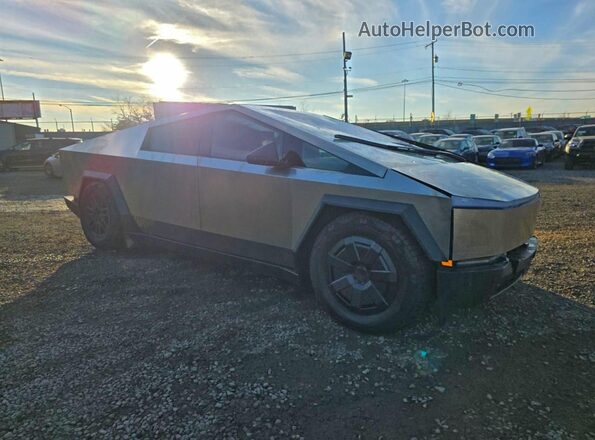 7G2CEHED0SA079712 2025 TESLA CYBERTRUCK Серебряный Задняя правая четверть