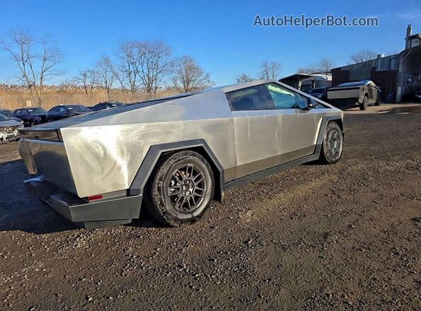 7G2CEHED0SA079712 2025 TESLA CYBERTRUCK Серебряный Передняя правая четверть