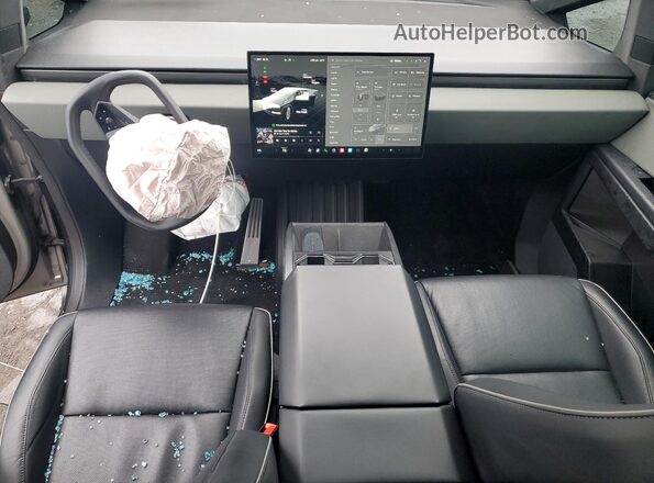 7G2CEHED2SA063530 2025 TESLA CYBERTRUCK Charcoal Widok deski rozdzielczej