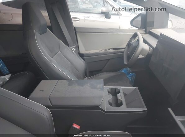 7G2CEHED2SA066444 2025 TESLA CYBERTRUCK Gray წინა სალონის ხედი