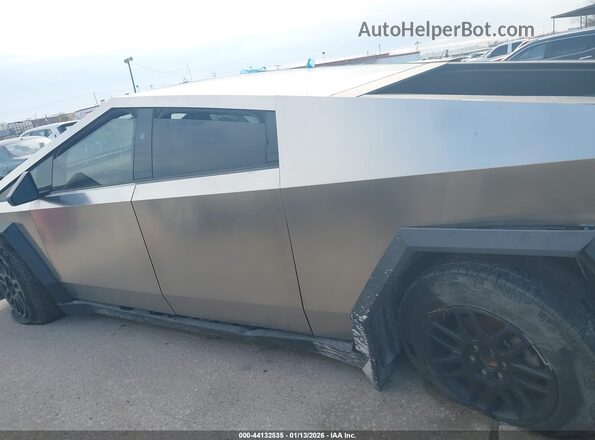 7G2CEHED2SA066444 2025 TESLA CYBERTRUCK Gray უკანა სალონის ხედი