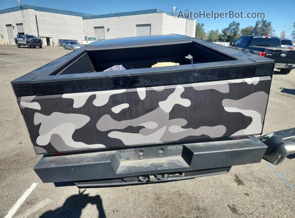 7G2CEHED3RA019188 2024 TESLA CYBERTRUCK Серебряный Вид сзади