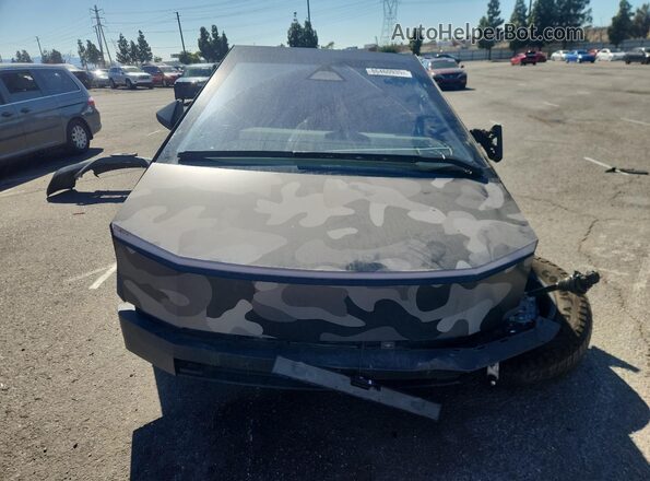 7G2CEHED3RA019188 2024 TESLA CYBERTRUCK Серебряный Вид спереди