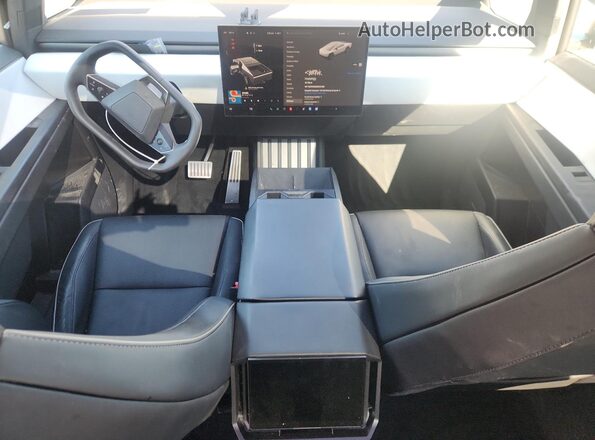 7G2CEHED3RA019188 2024 TESLA CYBERTRUCK Серебряный Вид панели приборов