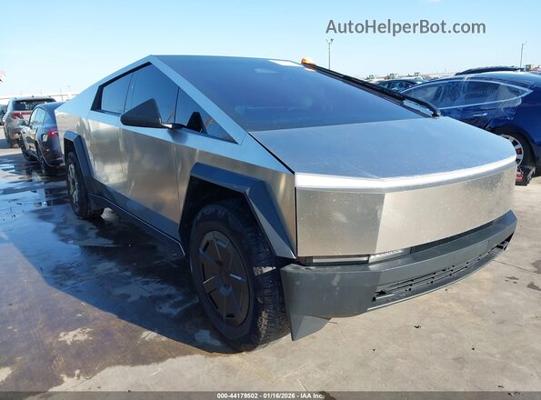 7G2CEHED5RA048417 2024 TESLA CYBERTRUCK Silver Передня права чверть