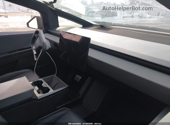 7G2CEHED6RA053058 2024 TESLA CYBERTRUCK Серебряный Вид салона спереди