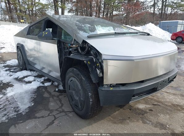 7G2CEHED6RA053058 2024 TESLA CYBERTRUCK Серебряный Передняя правая четверть