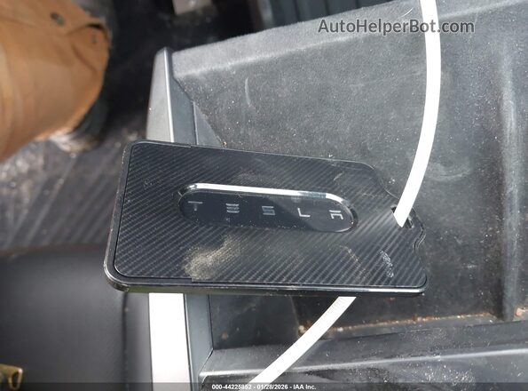 7G2CEHED6RA053058 2024 TESLA CYBERTRUCK Серебряный Вид панели приборов