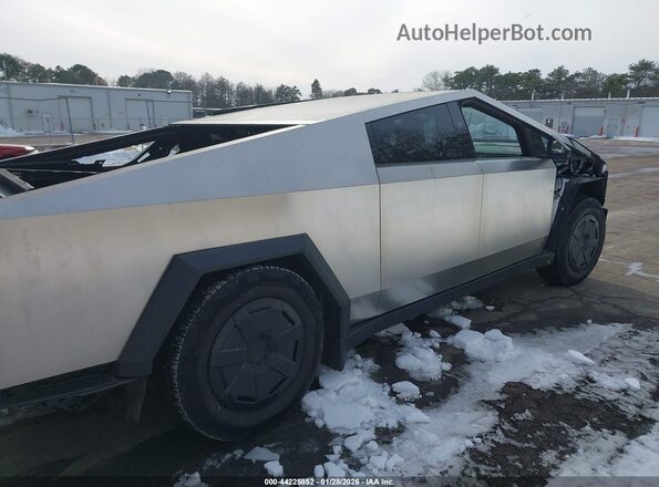 7G2CEHED6RA053058 2024 TESLA CYBERTRUCK Серебряный Вид задней части салона
