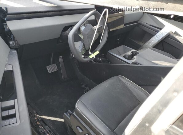 7G2CEHED6SA067063 2025 TESLA CYBERTRUCK Black Vista del salpicadero