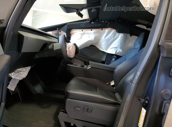 7G2CEHED6SA071954 2025 TESLA CYBERTRUCK Silver წინა სალონის ხედი