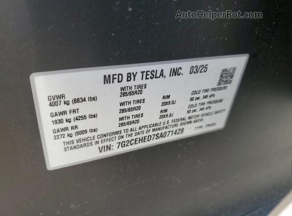 7G2CEHED7SA071428 2025 TESLA CYBERTRUCK Silver Widok komory silnika