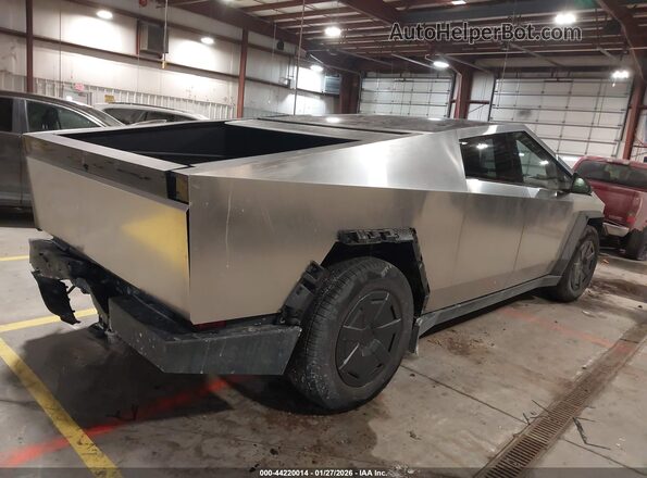 7G2CEHED8SA070952 2025 TESLA CYBERTRUCK Silver Tył prawy