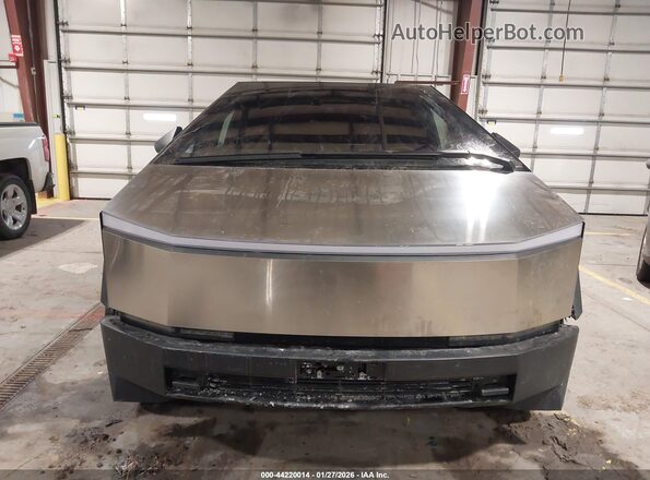 7G2CEHED8SA070952 2025 TESLA CYBERTRUCK Silver Widok deski rozdzielczej