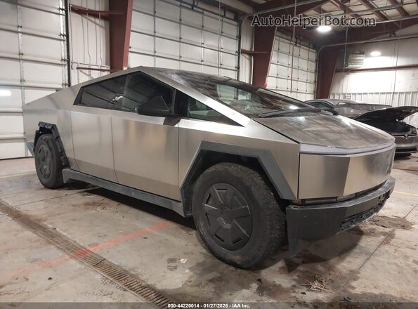 7G2CEHED8SA070952 2025 TESLA CYBERTRUCK Silver Przód prawy