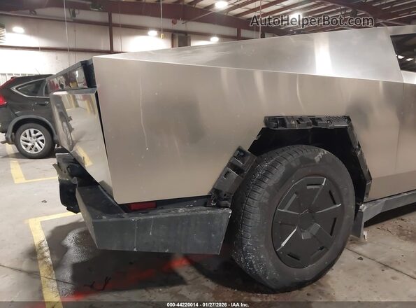 7G2CEHED8SA070952 2025 TESLA CYBERTRUCK Silver 