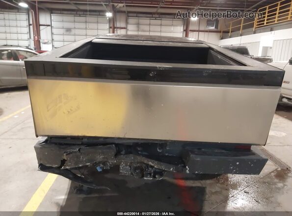 7G2CEHED8SA070952 2025 TESLA CYBERTRUCK Silver 