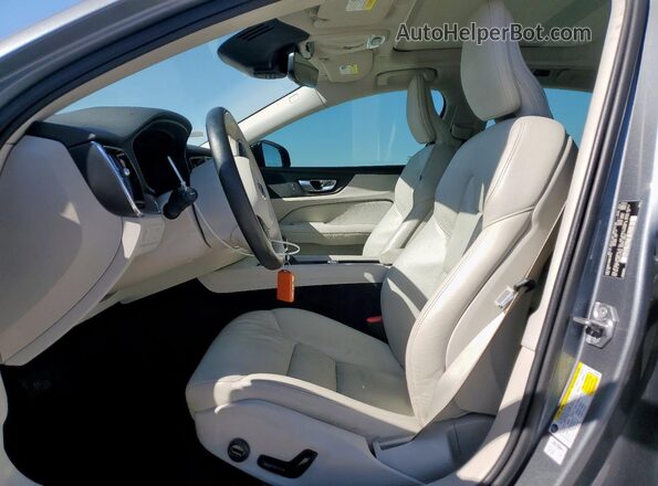 7JR102TZ0MG112113 2021 VOLVO S60 Серый Вид салона спереди