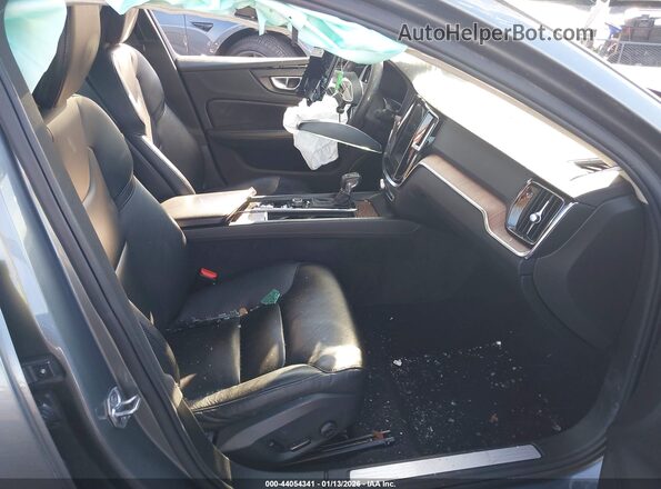 7JR102TZ1MG113089 2021 VOLVO S60 Gray Vista interior delantera