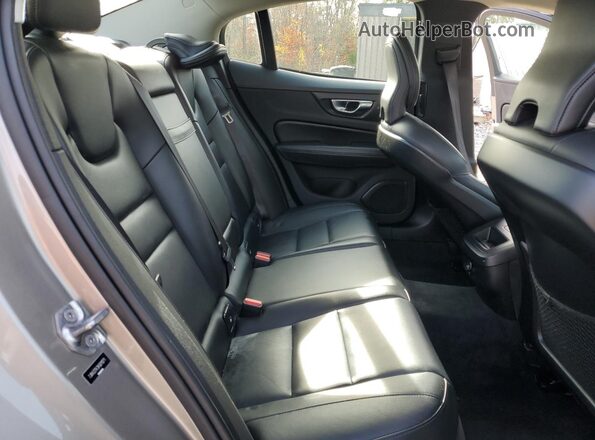 7JRA22TK3KG011271 2019 VOLVO S60 Серый Вид задних сидений