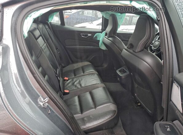 7JRA22TM1KG011979 2019 VOLVO S60 Silver Widok tylnych siedzeń