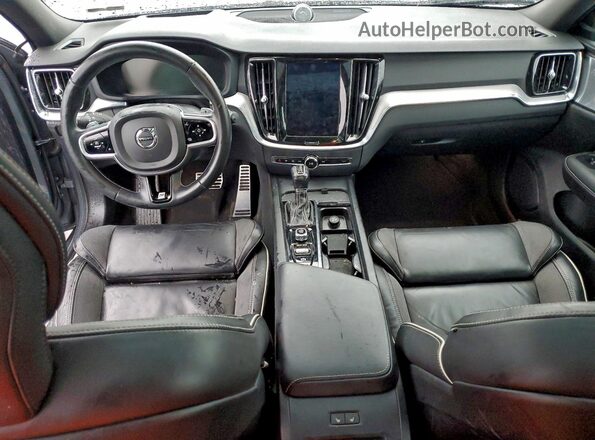 7JRA22TM1KG011979 2019 VOLVO S60 Silver Widok deski rozdzielczej